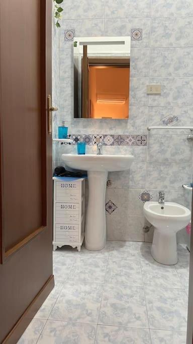 Mona House Accogliente Casa Vacanza Palermo Esterno foto